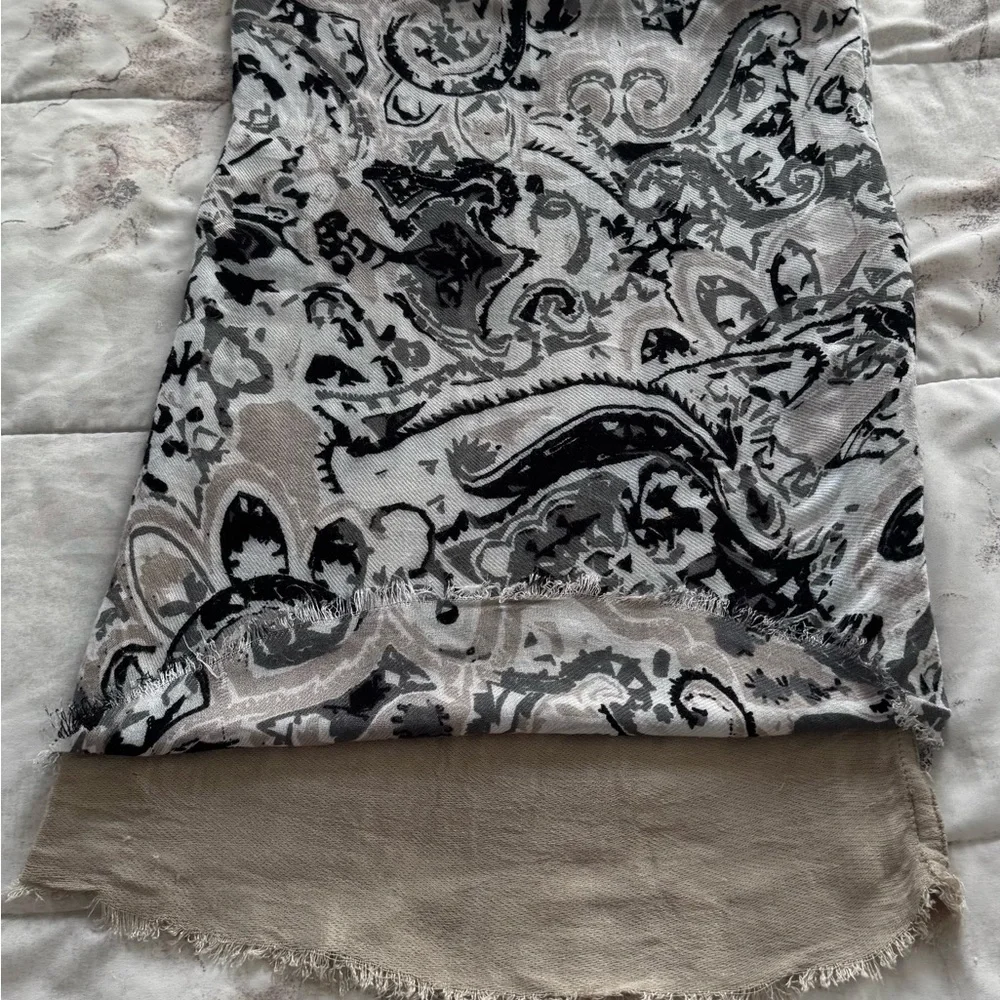 Isa & Stef Inc. floral Black and Gray lined knee length Patterned Skirt, size S
